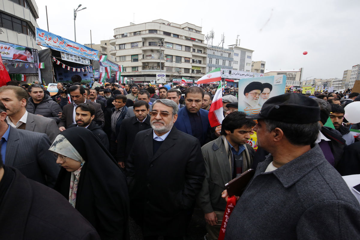 وزیر کشور در راهپیمایی ۲۲ بهمن شرکت کرد