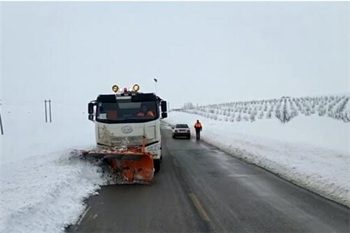 بازگشایی راه مواصلاتی ۳۰۲ روستای آذربایجان غربی