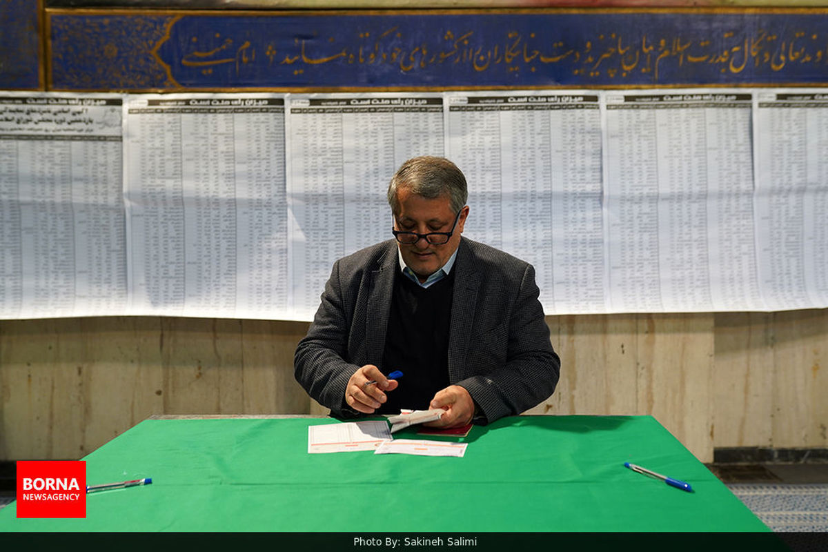 محسن هاشمی رای خود را به صندوق انداخت