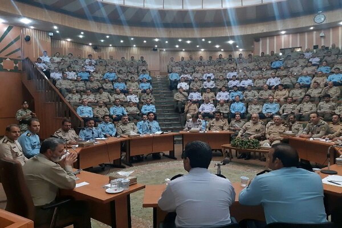 جلسه هم اندیشی دانشجویان دافوس ارتش برگزار شد