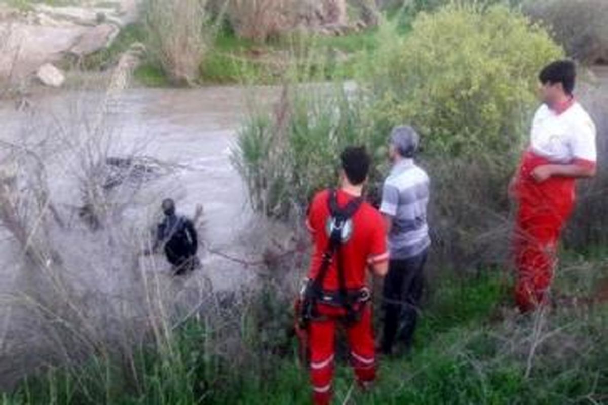 ۱۰ دانش‌آموز در رودخانه خجیر تهران نجات یافتند