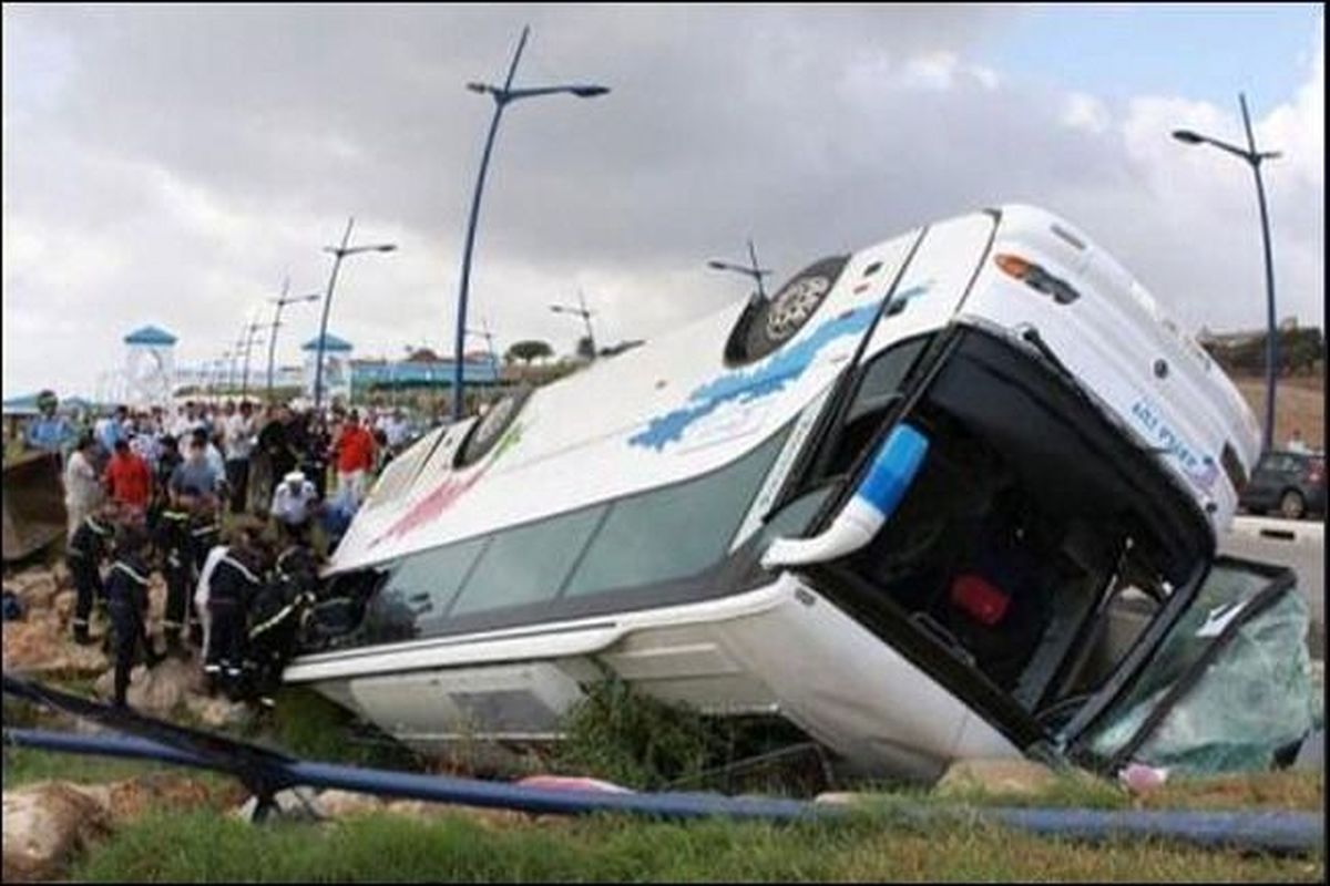 ۱۸ مصدوم در حادثه واژگونی اتوبوس در فارس