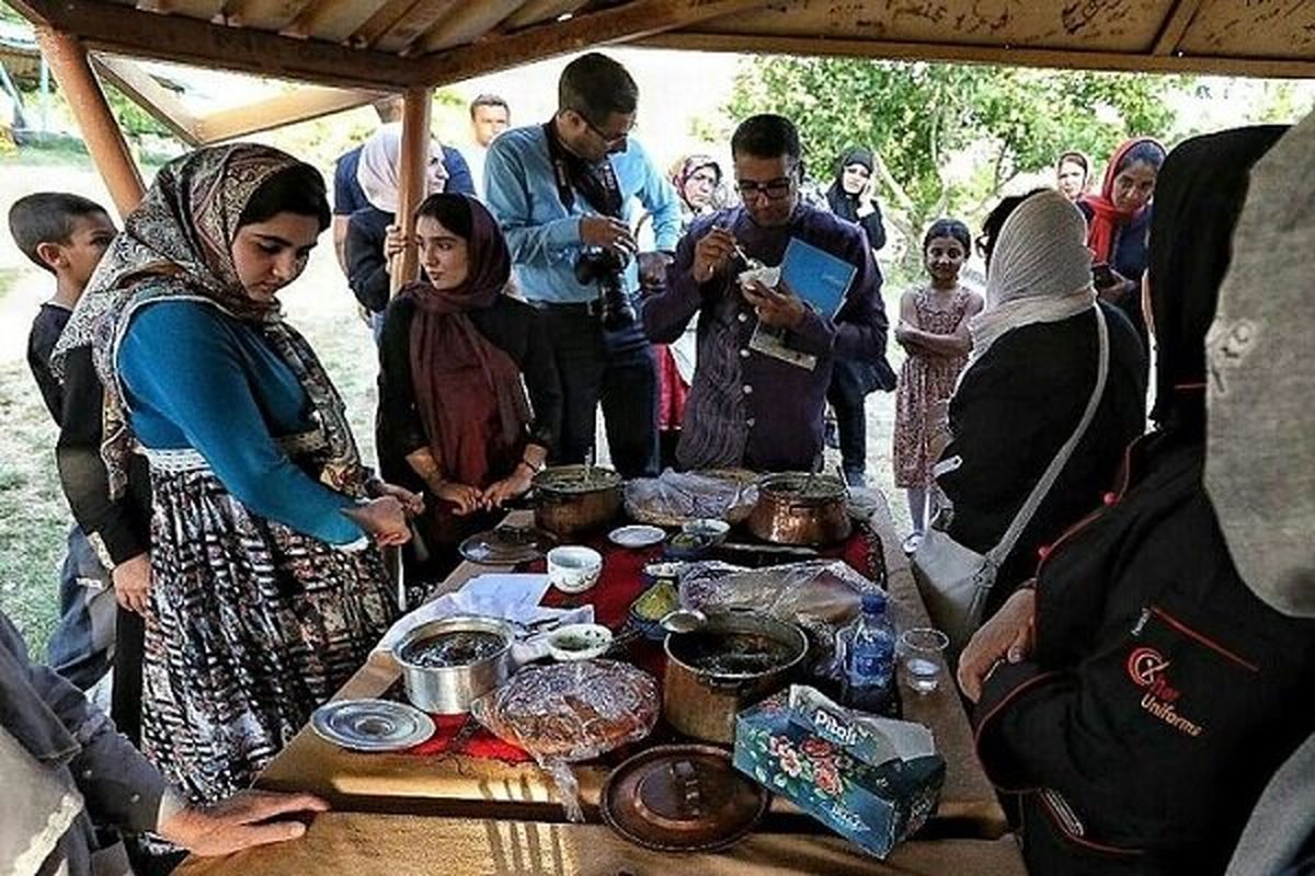 جشنواره هنرهای تجسمی و صنایع دستی روستای ترکان و هرابرجان گشایش یافت