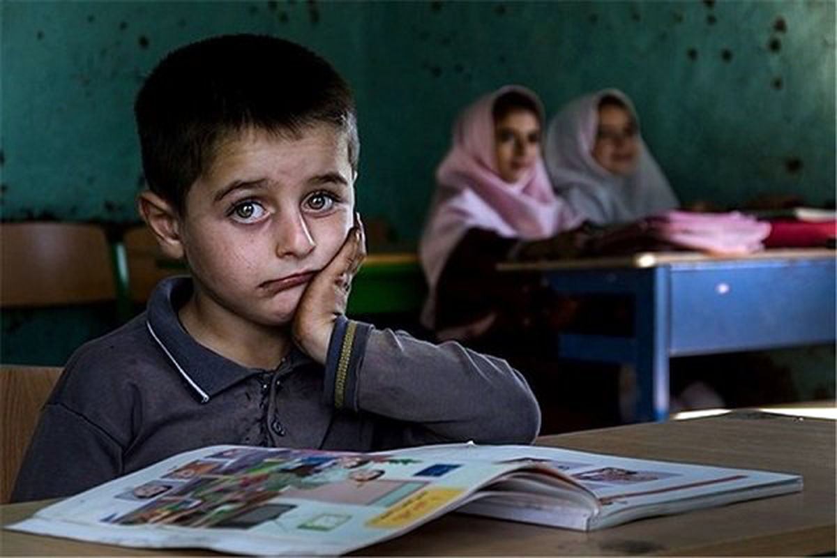 در سال تحصیلی ۹۹-۹۸ کلاس بدون معلم نداریم/ ورود ۳۶۰۰ نفر سرباز معلم به چرخه جبران/ مناطق حاشیه‌نشین مدرسه ندارد چه برسد به معلم