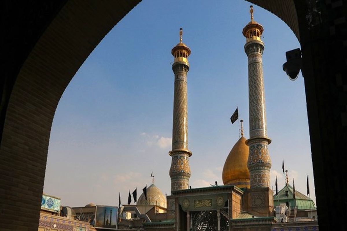 اهتزار پرچم گنبد حرم امام حسین(ع) بر فراز بارگاه حضرت عبدالعظیم(ع)