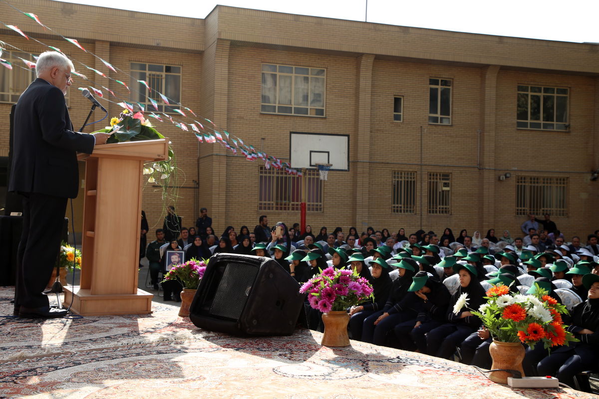 گفت‌وگو علاج جامعه آشفته و پرتنش امروز است/دانش آموزان باید تحمل نظر مخالف را در خود ایجاد کنند