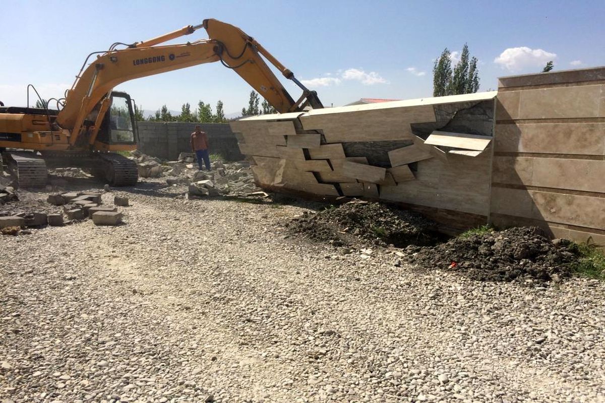 اجرای حکم ۱۸ مورد قلع و قمع بنا و دیوار کشی مستحدثات غیر مجاز در اراضی کشاورزی شهرستان ارومیه