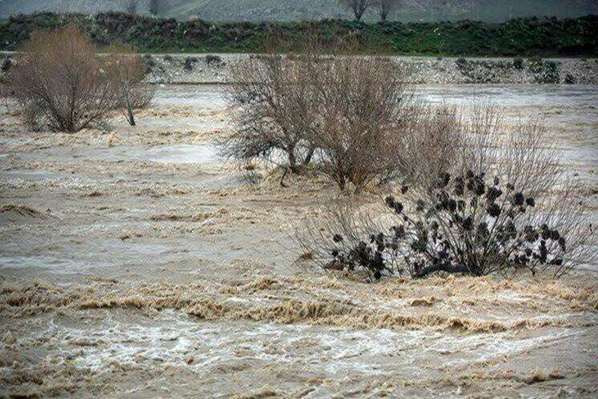 مفقود شدن خانم سالمند در گلوگاه در پی جاری شدن سیل/ انسداد برخی محور های مازندران به‌دلیل وقوع سیلاب