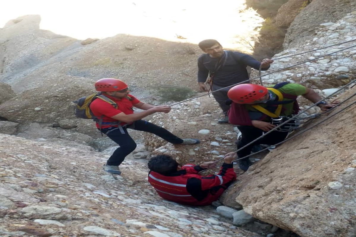 سقوط مرد جوان از ارتفاعات کوهسرخ