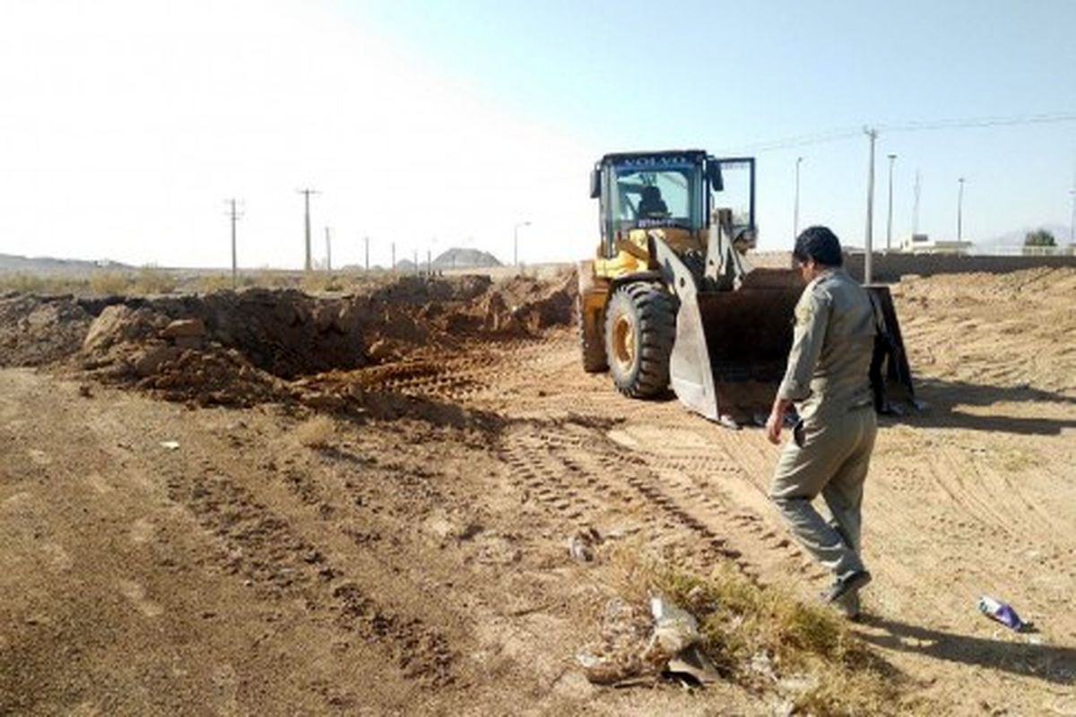 توقیف ۹دستگاه خودرو در حال سرقت خاک از بستر رودخانه لار