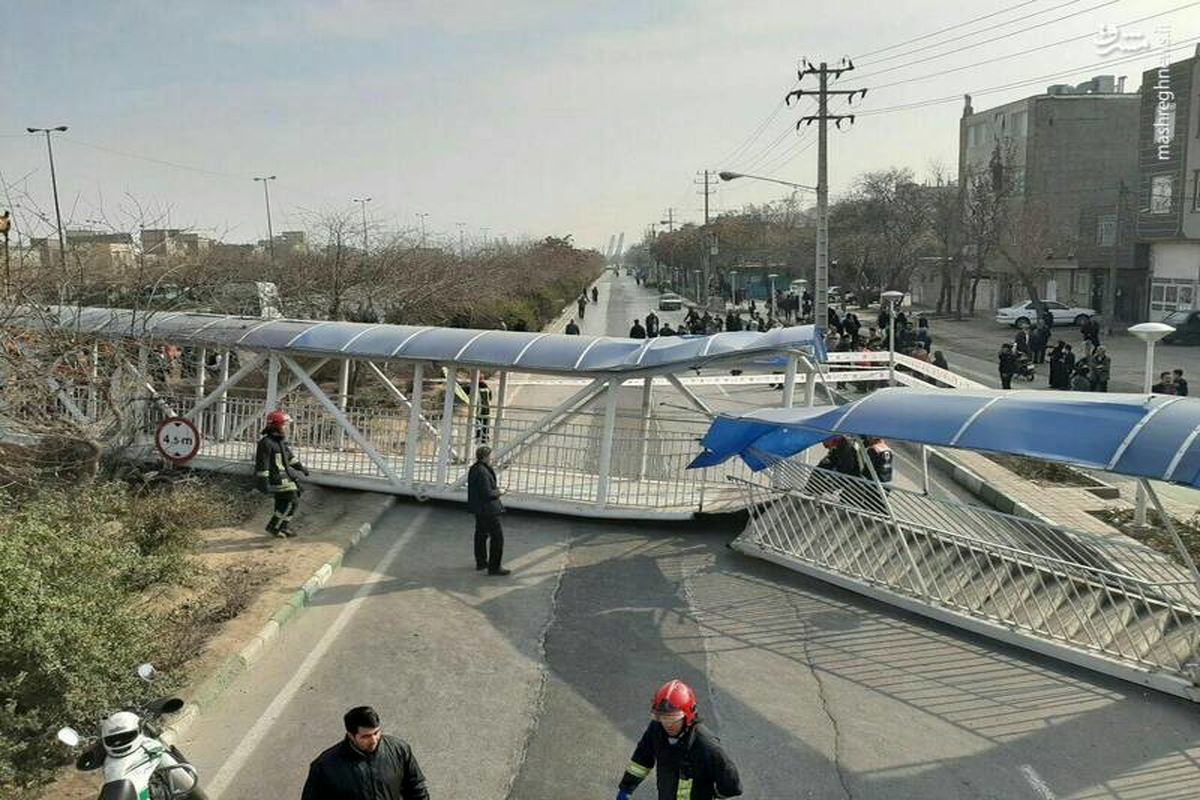 سقوط وحشتناک پل هوایی در مشهد