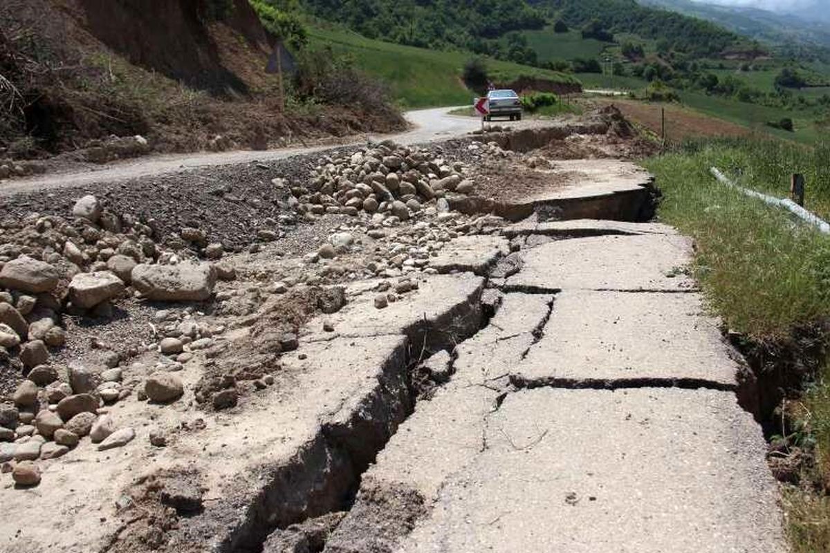 بسته شدن محور بجنورد - آشخانه به علت رانش زمین