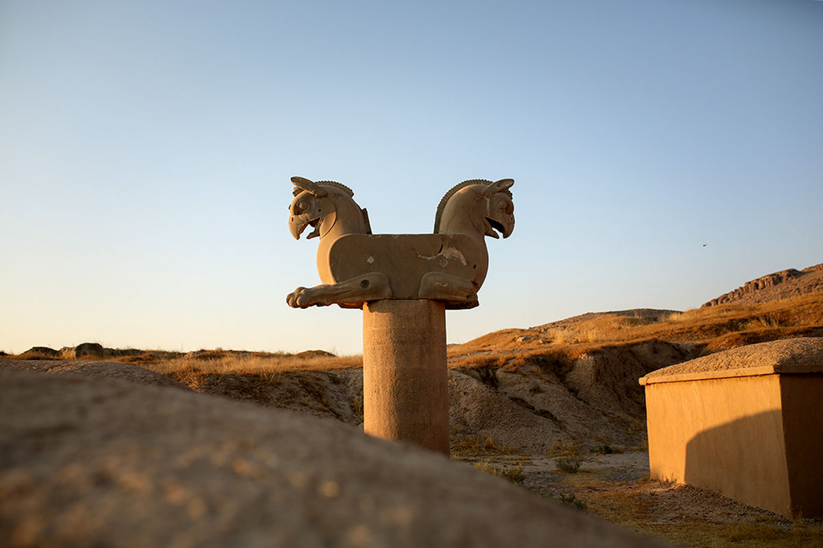 کشف ته ستون تاریخی از یک باغ در مرودشت