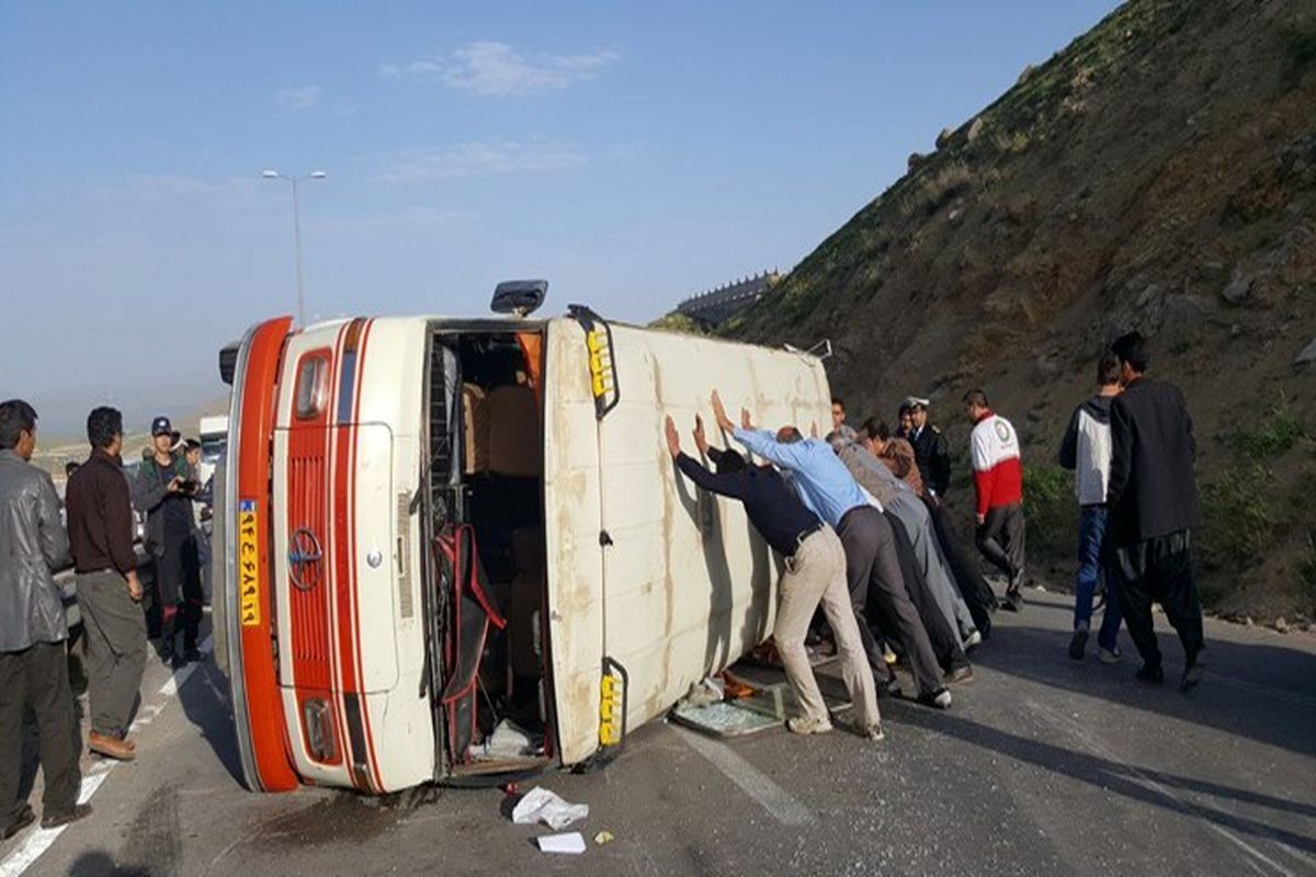 واژگونی وحشتناک مینی بوس ۳ کشته و مجروح بر جای گذاشت