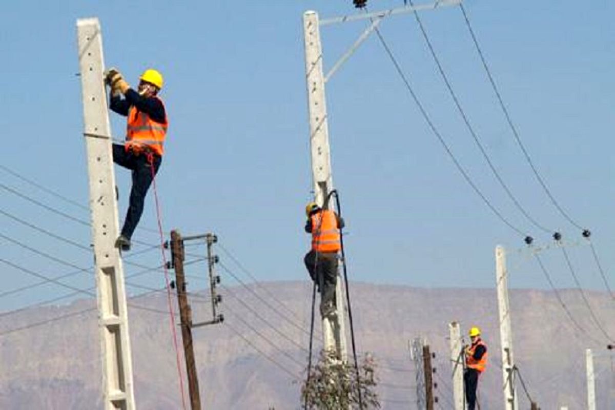 برق رسانی هفتگی به مناطق محروم خوزستان/تا پایان سال ۴۰ روستا از نعمت برق برخودار خواهند شد