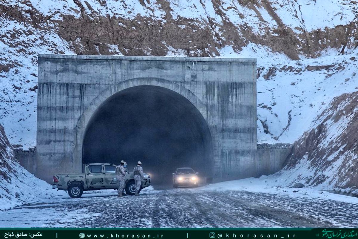 بازدید استاندار خراسان رضوی از تونل در حال احداث گلخندان