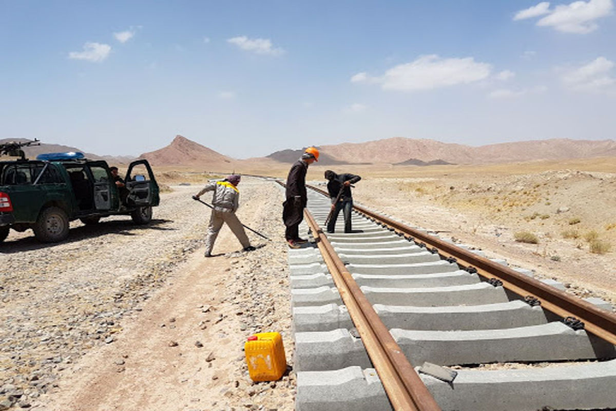 نظارت مستمر بر روند اجرای ریل گذاری راه آهن