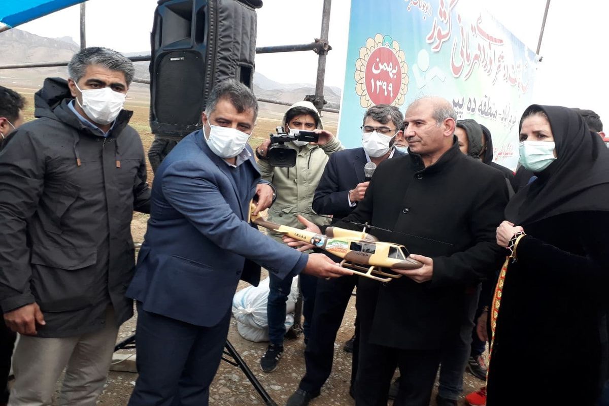 تقدیر خانواده خلبان شهید غلامرضا چاغروند از جامعه دوومیدانی کشور