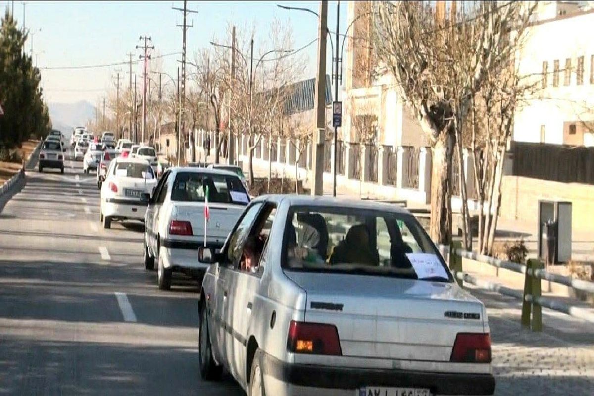 بانوان همدانی رژه خودرویی برگزار کردند