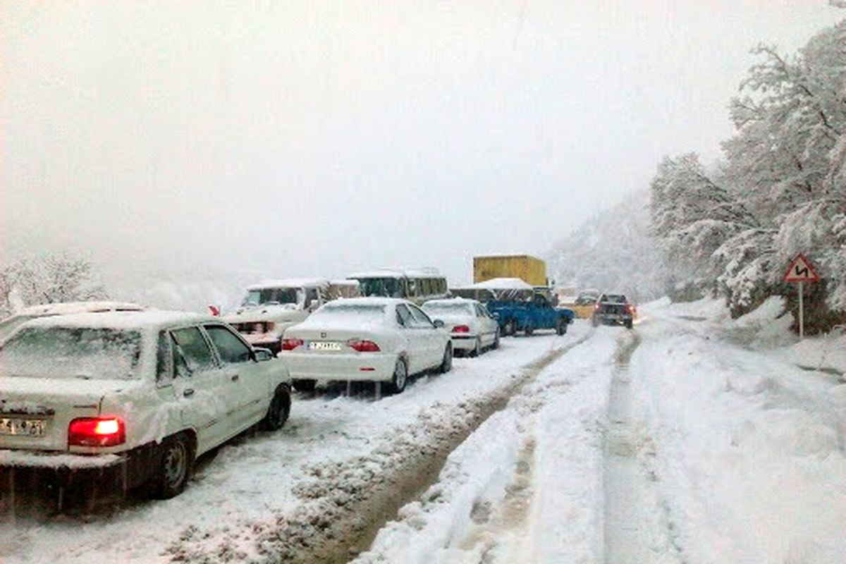 رهاسازی ۷۰۰ خودرو در دامان برف