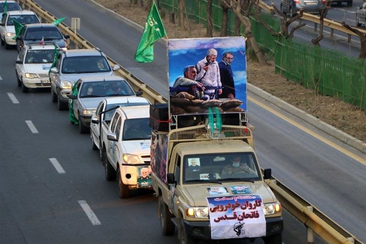 مردم زنجان با خودرو و موتور سیکلت های خود در راهپیمایی باشکوه ۲۲ بهمن، حضور یافتند