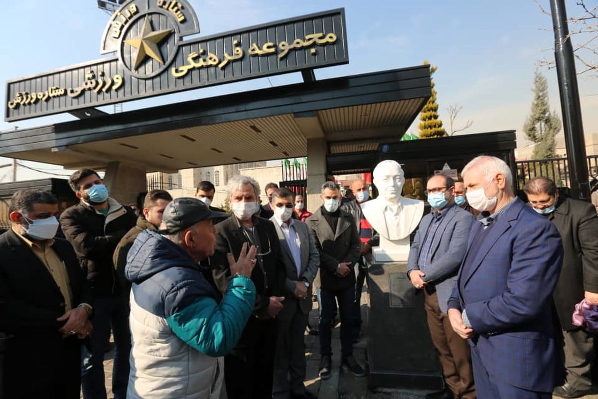 سردیس زنده یاد جعفر کاشانی مقابل باشگاه شاهین نصب شد