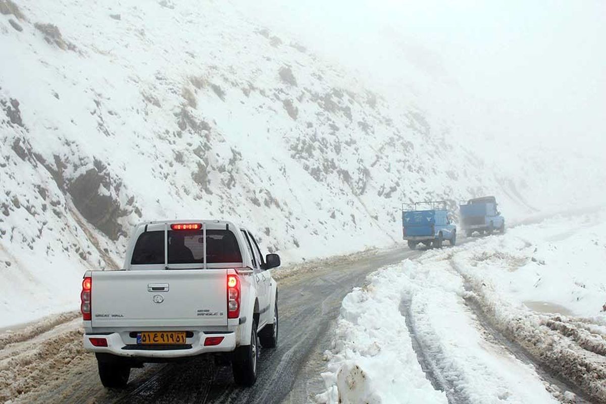 محورهای کوهستانی استان قزوین بعلت بارش برف لغزنده است