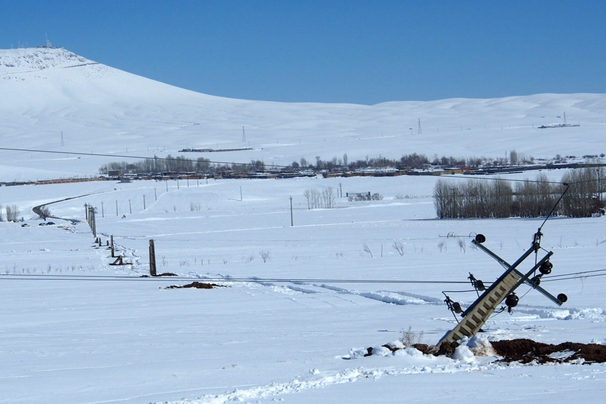 برق ۶۸ روستای درگیر برف در شهرستان ملایر وصل شد/ رفع قطعی برق بیشتر روستاها در کمتر از ۲۴ ساعت