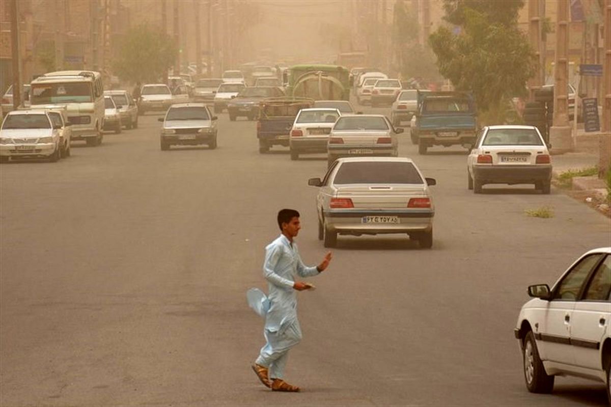 باد با سرعت ۵۰ کیلومتر بر ساعت زاهدان را در نوردید