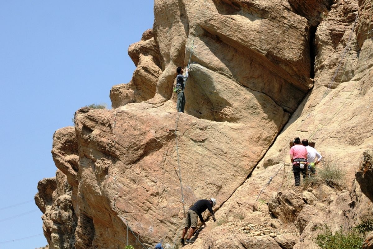 سقوط مرگبار دو جوان در لرستان