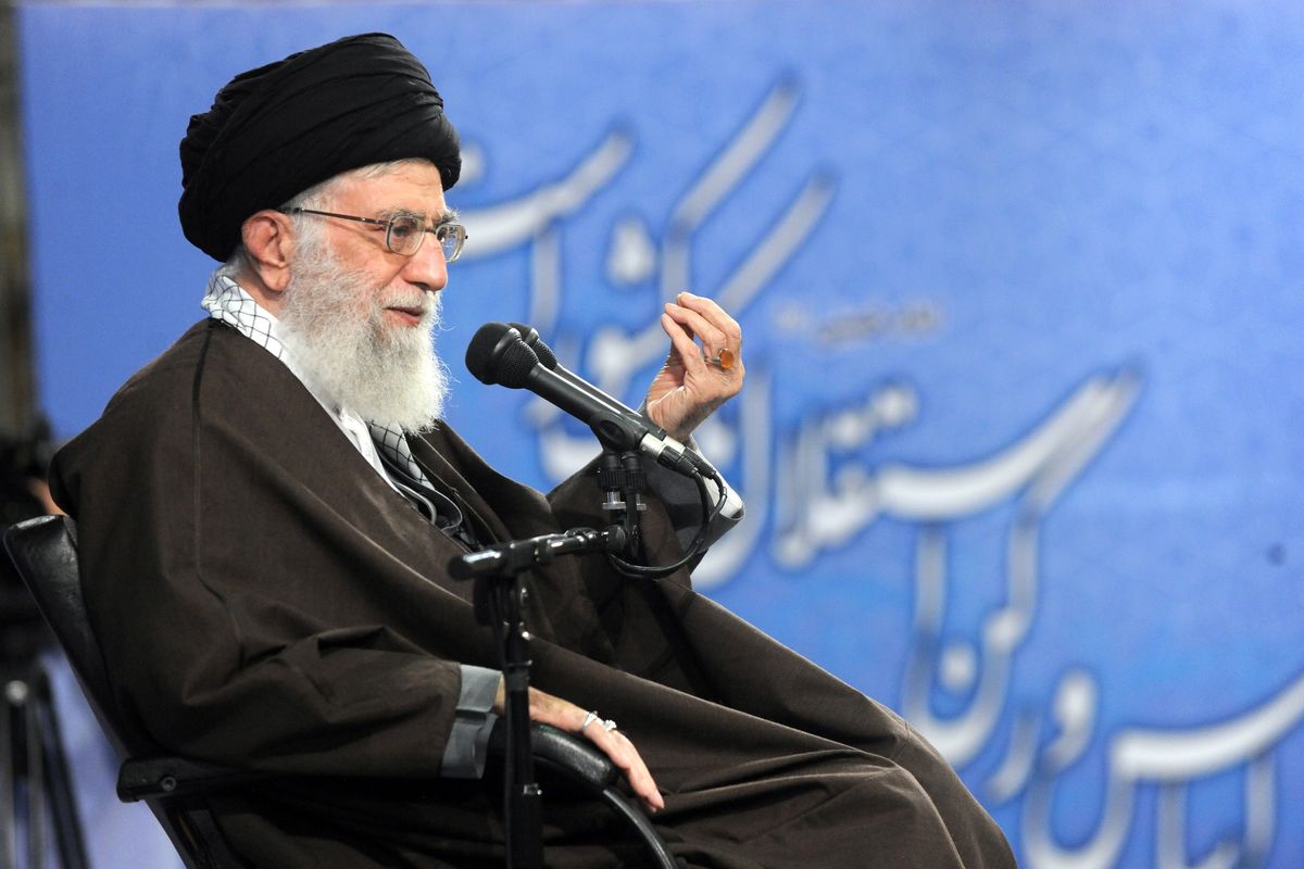 آیت الله خامنه ای را چه نصیحتی کردند؟