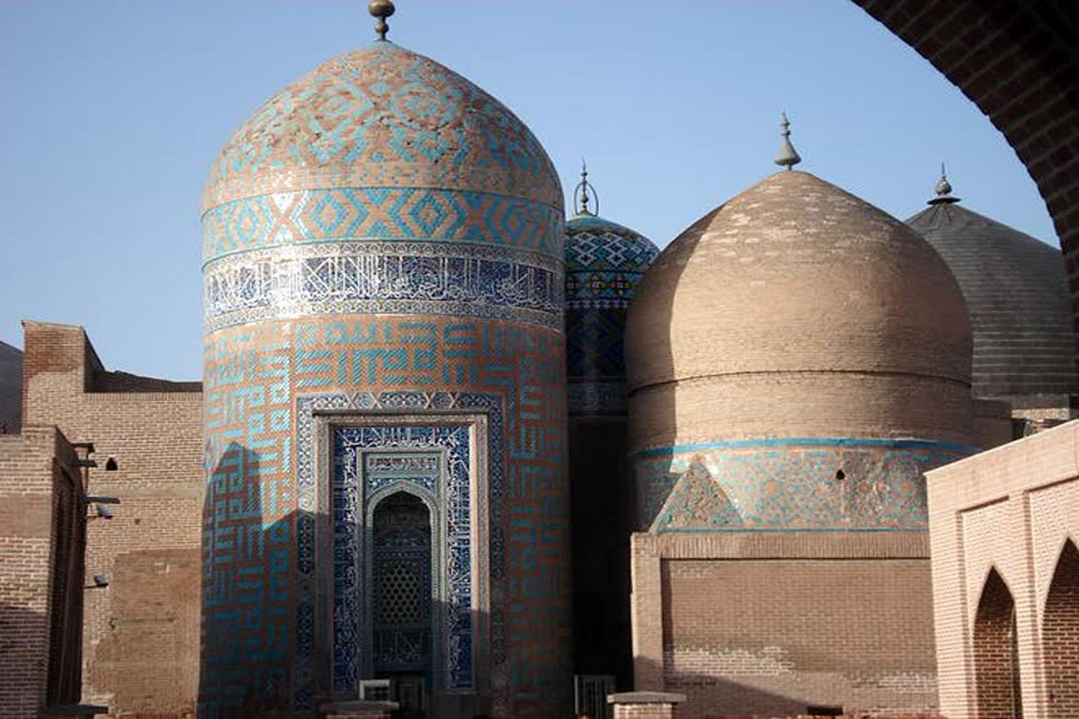 راهنمای سفر در ایران را ببینید