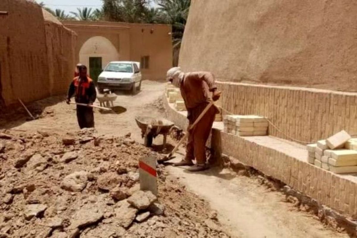 مرمت و محوطه‌سازی قلعه تاریخی باقرآباد بافق آغاز شد