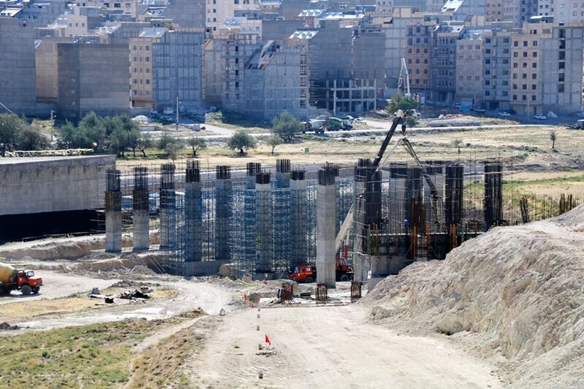 عرشه گذاری ۱۰۰ متر دیگر از دومین تقاطع غیرهمسطح اتوبان ولایت