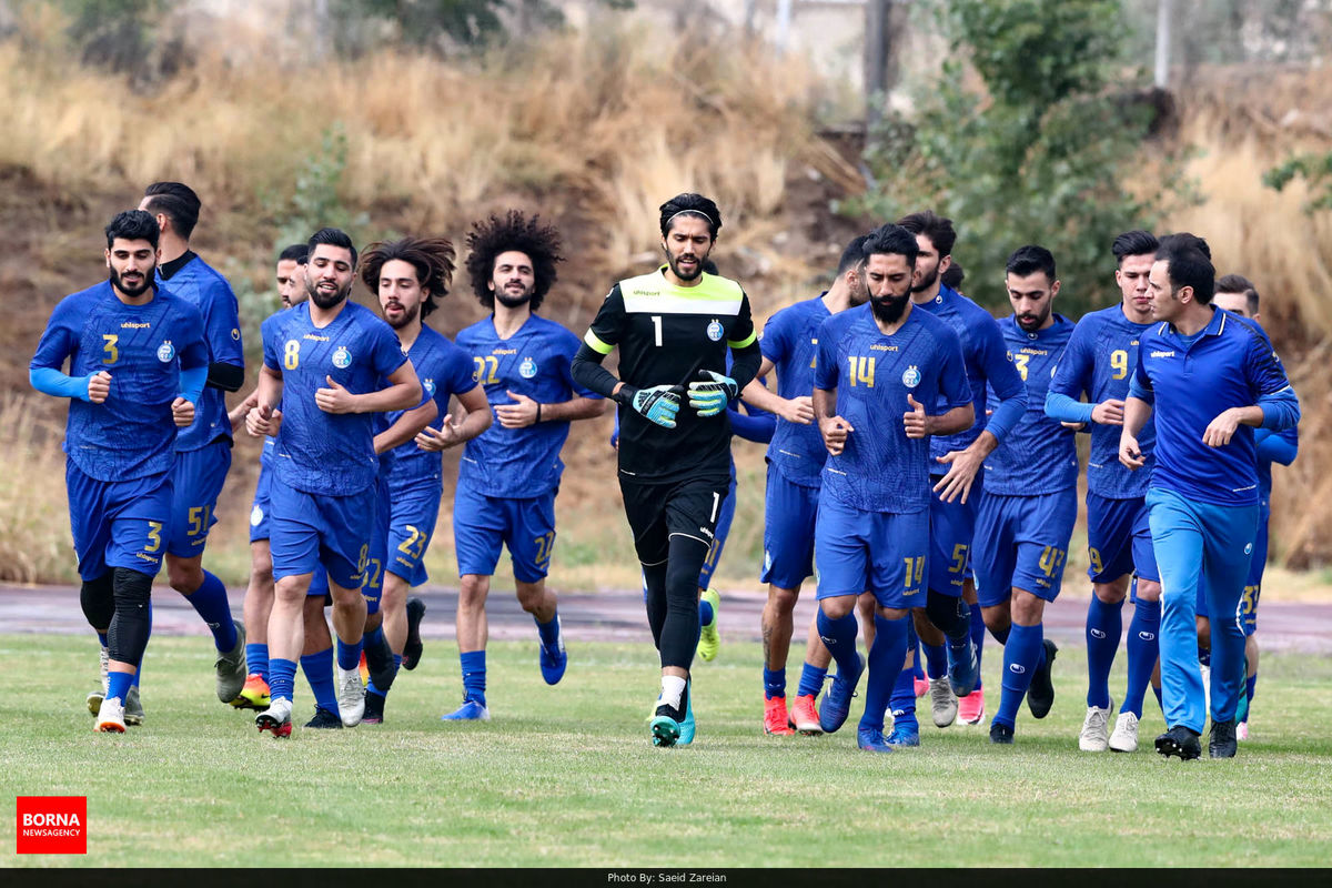 مدعی قهرمانی با ستاره‌هایش وارد می‌شود