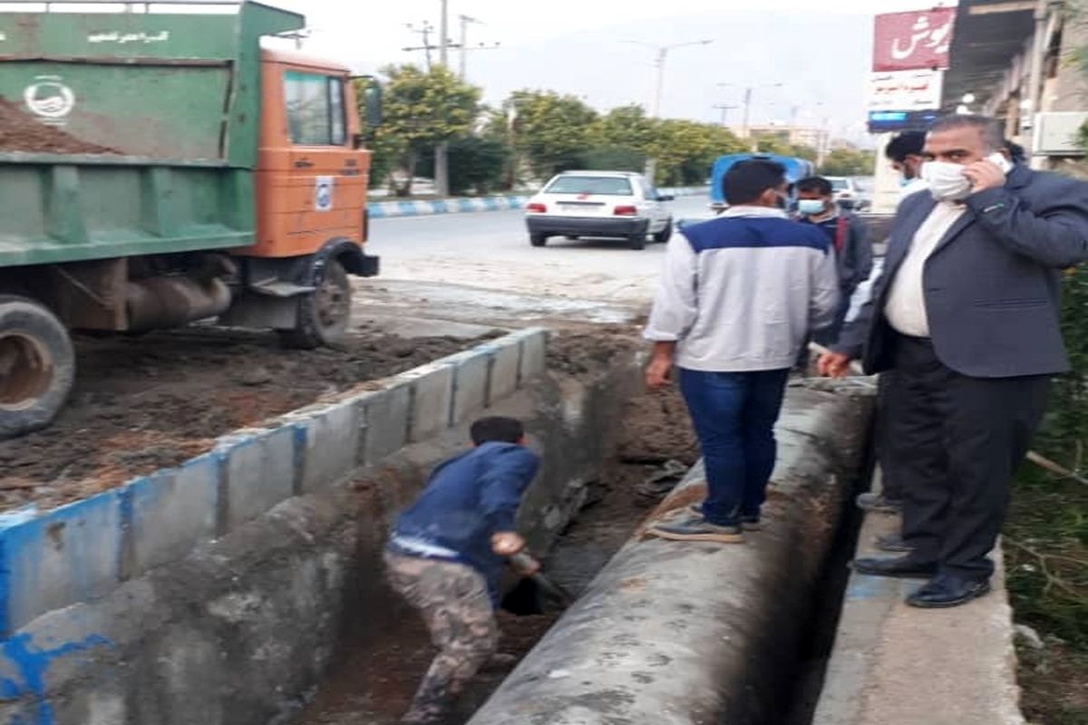 رفع انسداد خط انتقال ۴۰۰ میلی متری فاضلاب در یکی از نقاط پر تردد شهر دوگنبدان