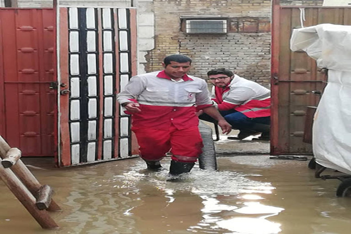 ادامه عملیات امداد رسانی به خانواده های ۴ شهرستان متاثر از آب گرفتگی/رهاسازی حدود ۵۰۰ خودروی گرفتار در آب