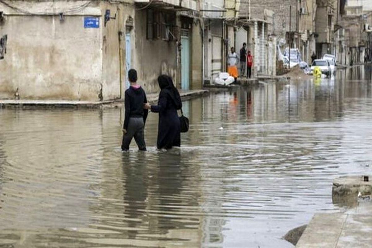 خدمت‌رسانی نفت و گاز کارون برای رفع آبگرفتگی‌های اهواز