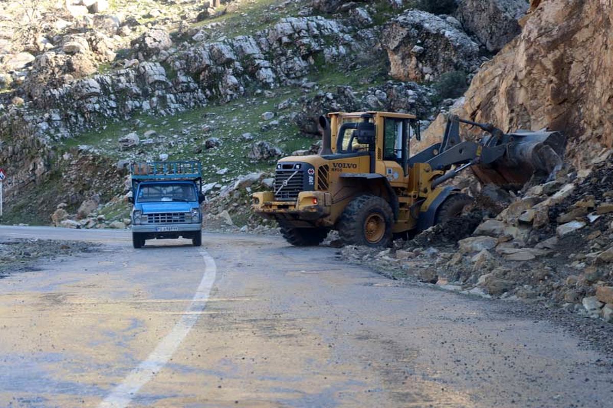 بازگشایی تمامی محورهای مواصلاتی خوزستان پس از بارندگی اخیر