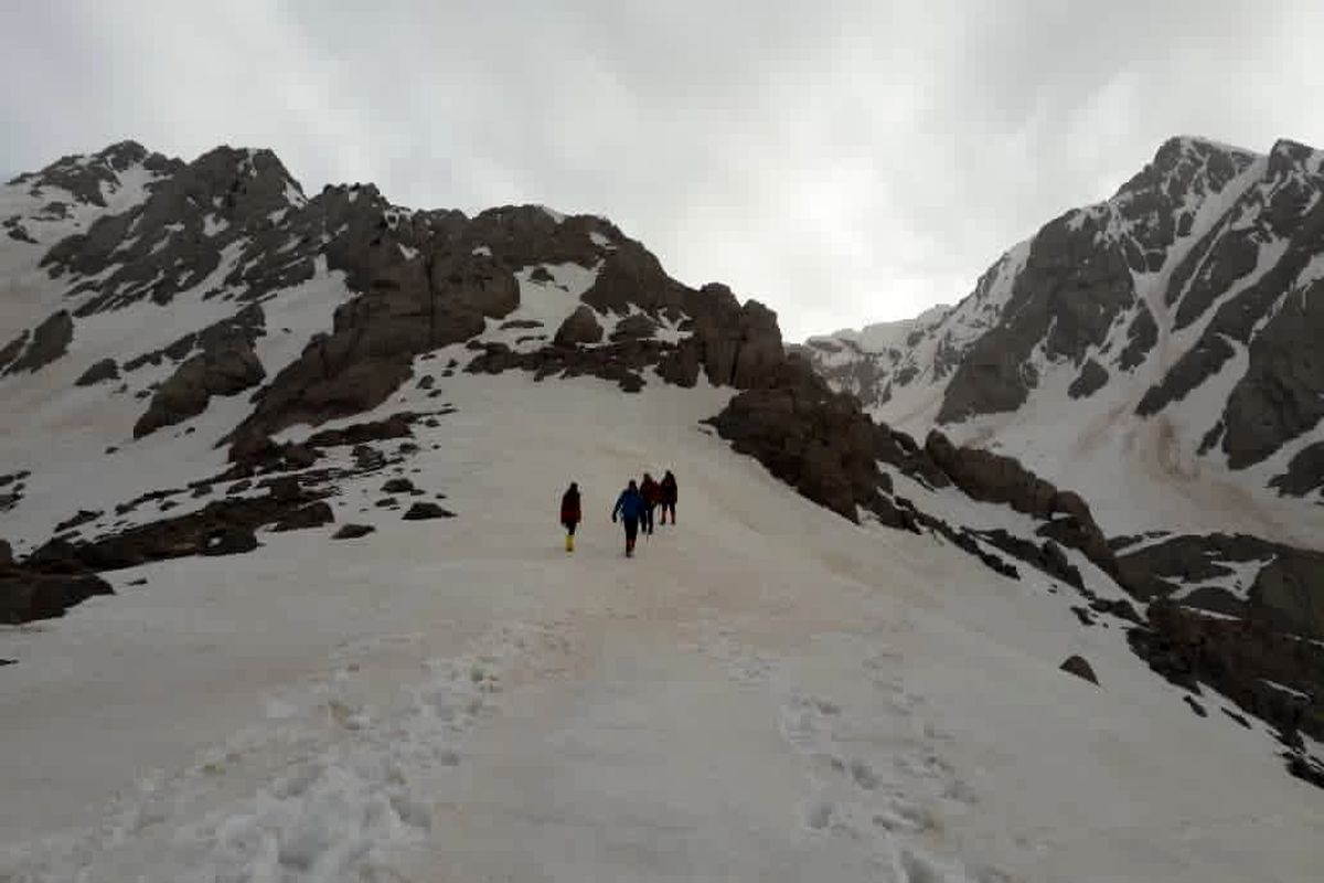 نجات جان ٢ کوهنورد همدانی  در ارتفاعات  اشترانکوه  لرستان