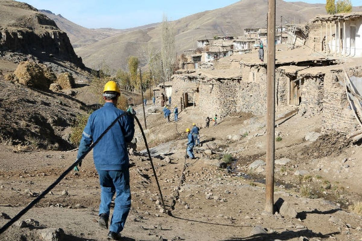 شبکه های برق سه روستای مارگون کابلی شد