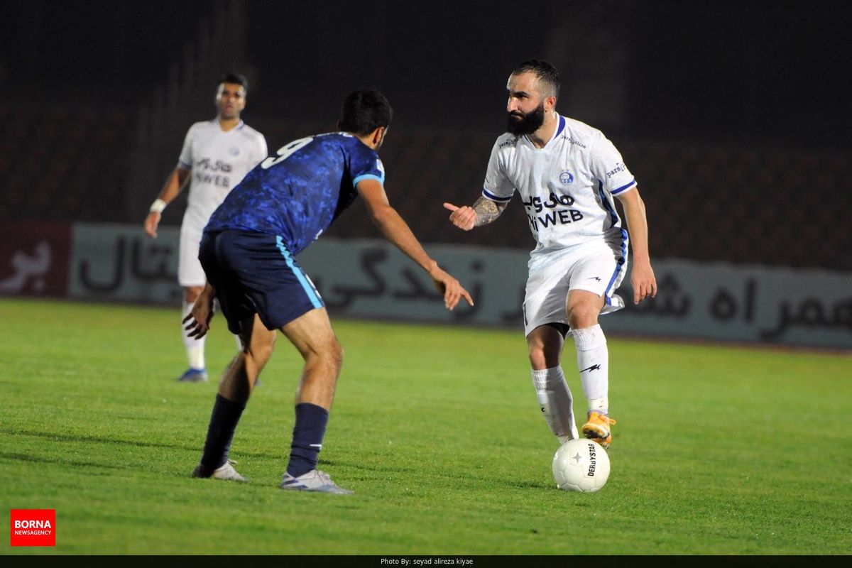 مورد عجیب هافبک استقلال