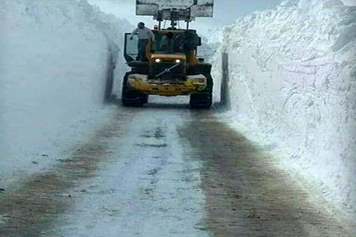 بارش ۶ متری  برف در گردنه گله بادوش الیگودرز