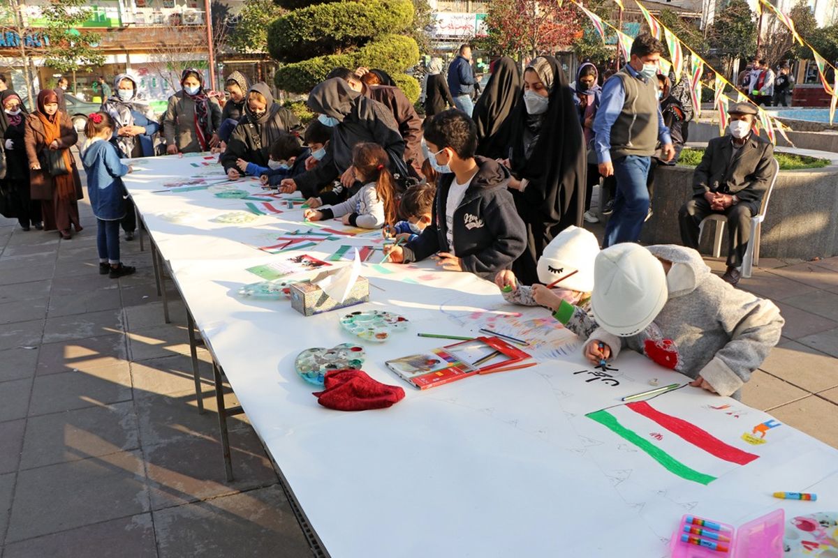 برپایی ایستگاه نقاشی انقلاب در شهر رشت؛ کودکان گیلانی« نقش‌فجر» زدند