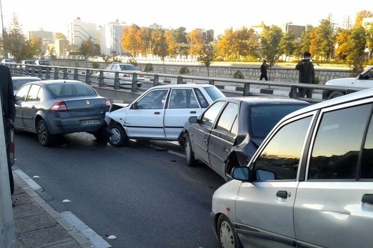 ۱۰ مصدوم بر اثر تصادف زنجیره ای در اتوبان میثمی اصفهان