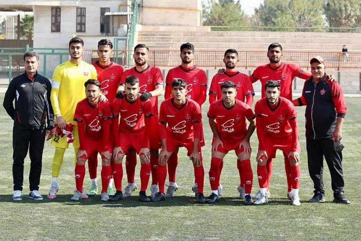 پرسپولیس برای رده دوم می‌جنگد