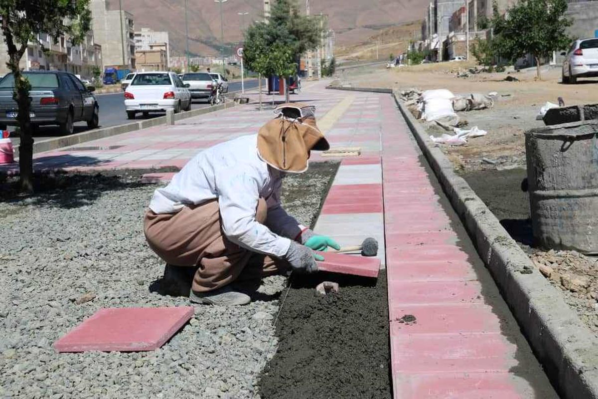 آغاز عملیات احداث ۸ هزار و ۵۰۰ مترمربع پیاده رو در بلوار نظام مهندسی در سنندج