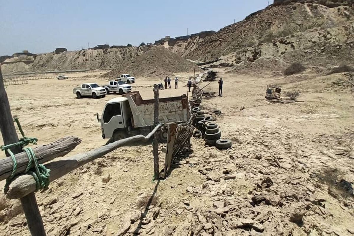 ۱۰هکتار اراضی خالصه دولتی به ارزش ۱۰۰میلیارد ریال در روستای رمچاه قشم رفع تصرف شد