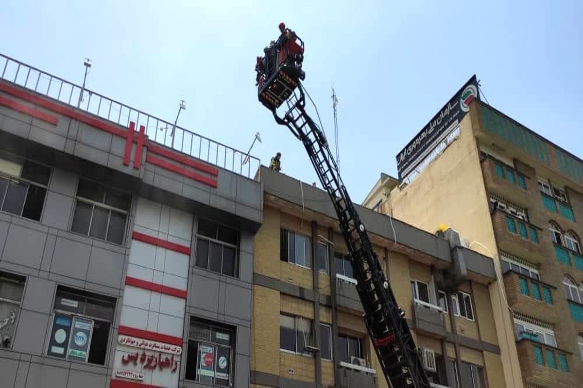 جزئیات حادثه آتش سوزی ساختمانی در خیابان شهید مطهری از زبان سخنگوی سازمان آتش نشانی