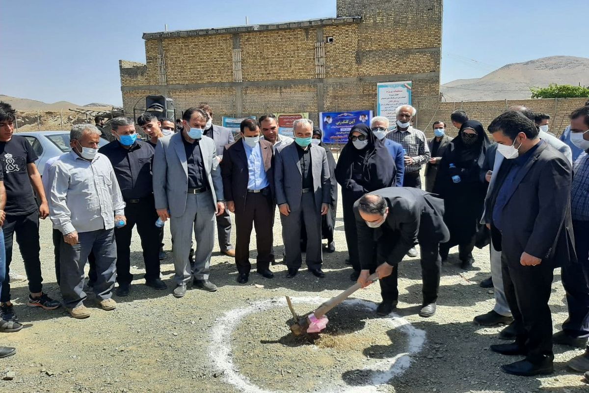 کلنگ زنی ۲ زمین چمن مصنوعی در روستاهای خایان وگوشه محسن ابن علی بروجرد